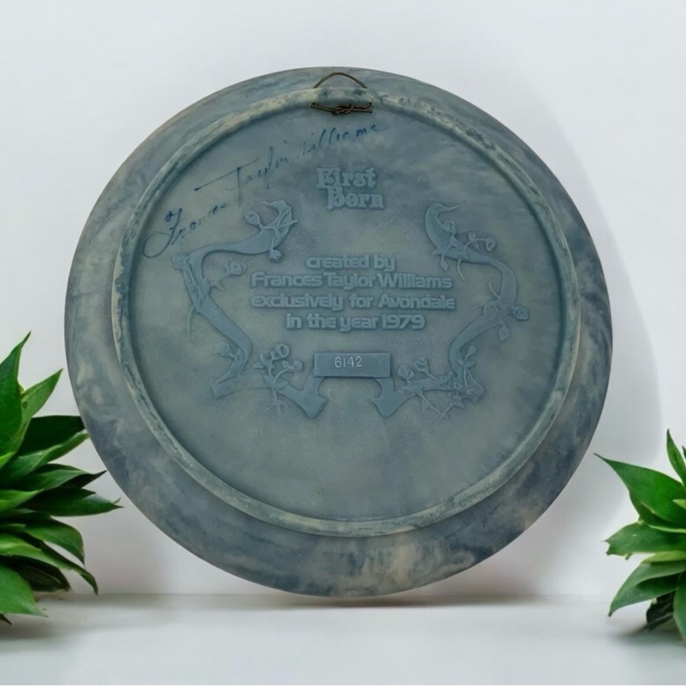 Avondale 1979 Mother Child “First Born” Cameo Plate By Frances Taylor Williams - Picture 2 of 9